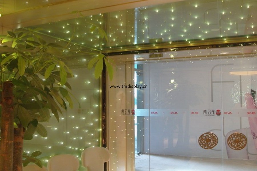 俏江南酒店发光玻璃